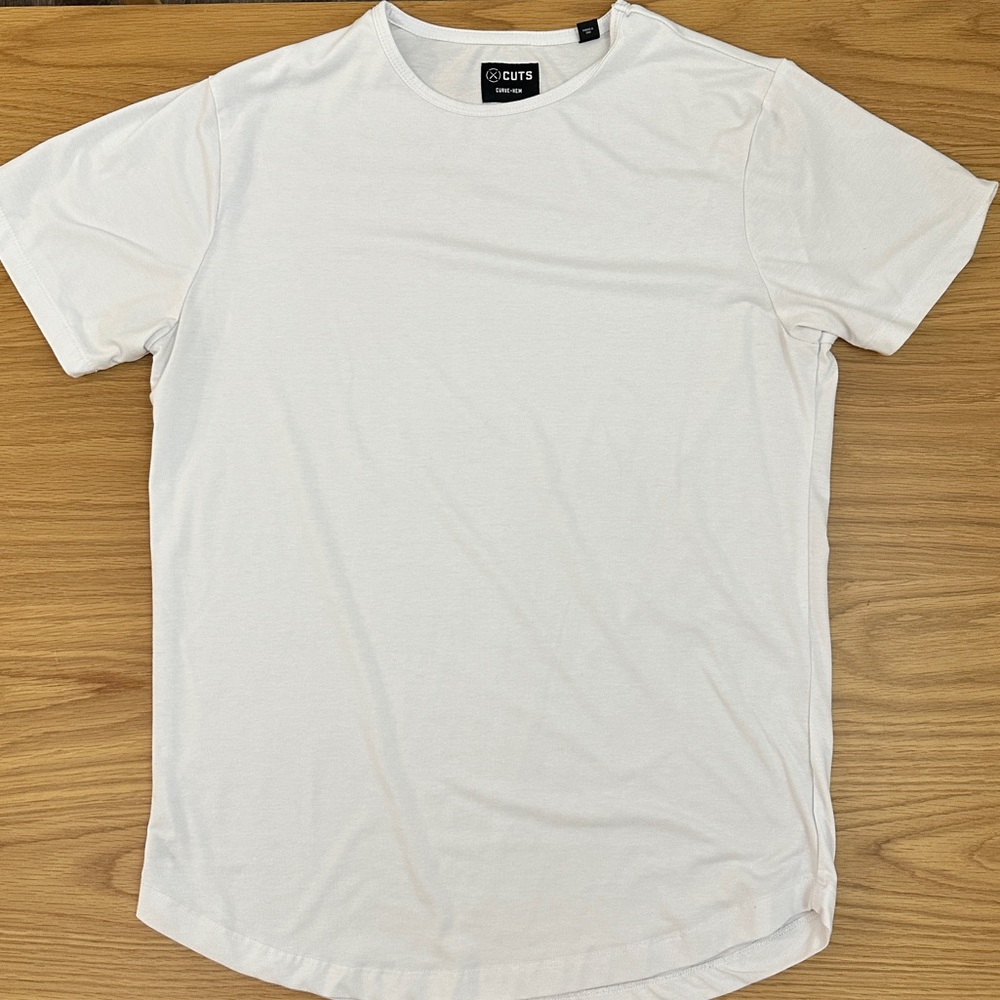 Cuts Curved Hem Tshirt Brand New Size Large